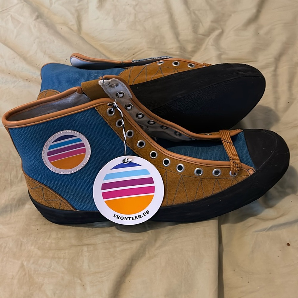 Fronteer high top leather and canvas out door shoes.